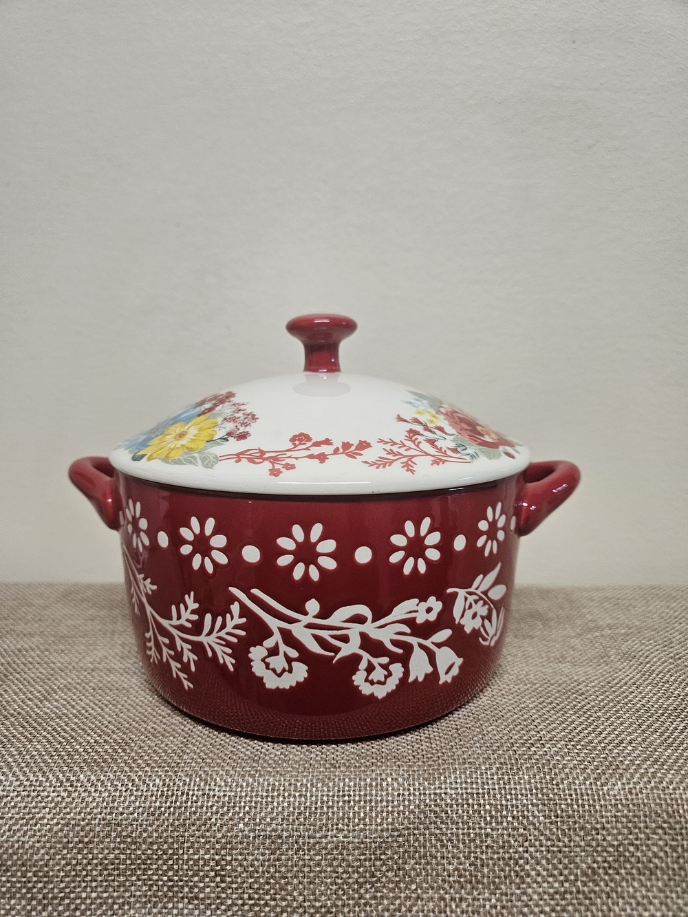 The Pioneer Woman Fancy Flourish Mini Casserole Dish with Lid - RED